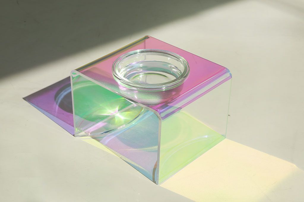 Dazzling Acrylic Pet Bowl – Iridescent Food & Water Basin